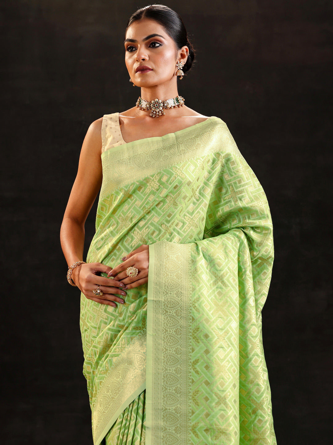 Green Woven design Silk Blend Saree With Unstitched Blouse Piece