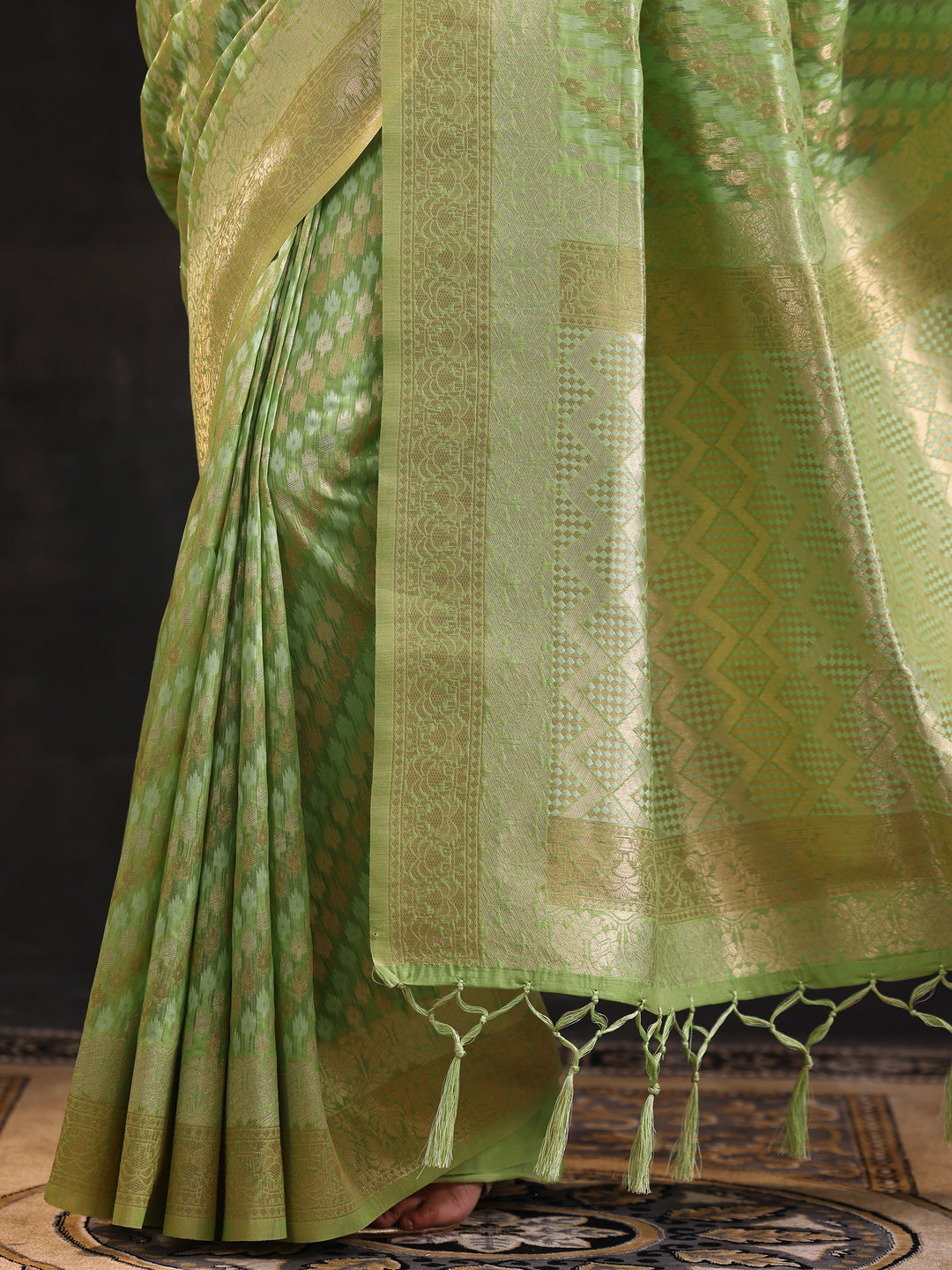 Green Woven Design Silk Blend Saree With Unstitched Blouse Piece
