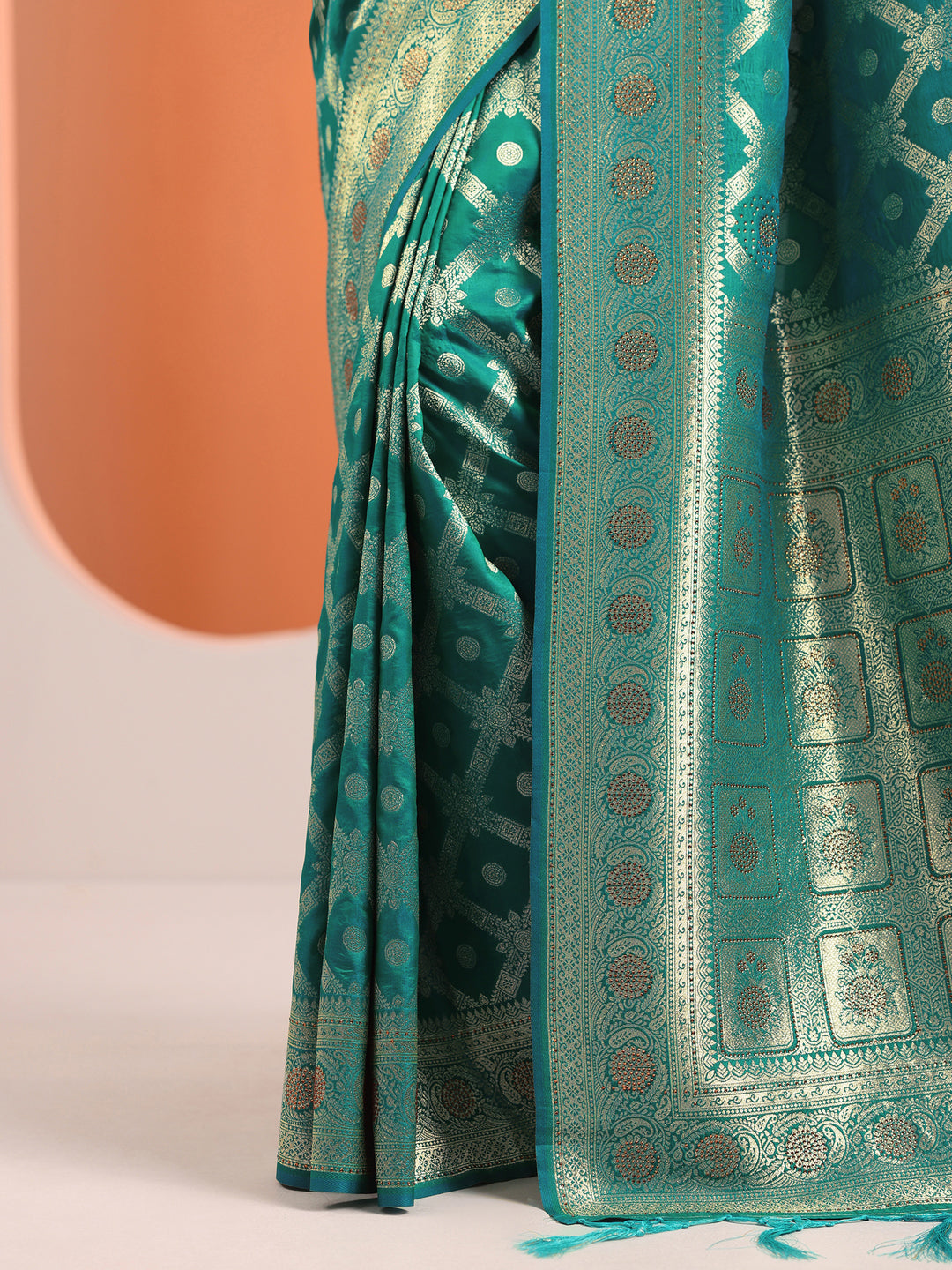 Green Woven Design Banarasi Silk Blend Saree With Unstitched Blouse Piece