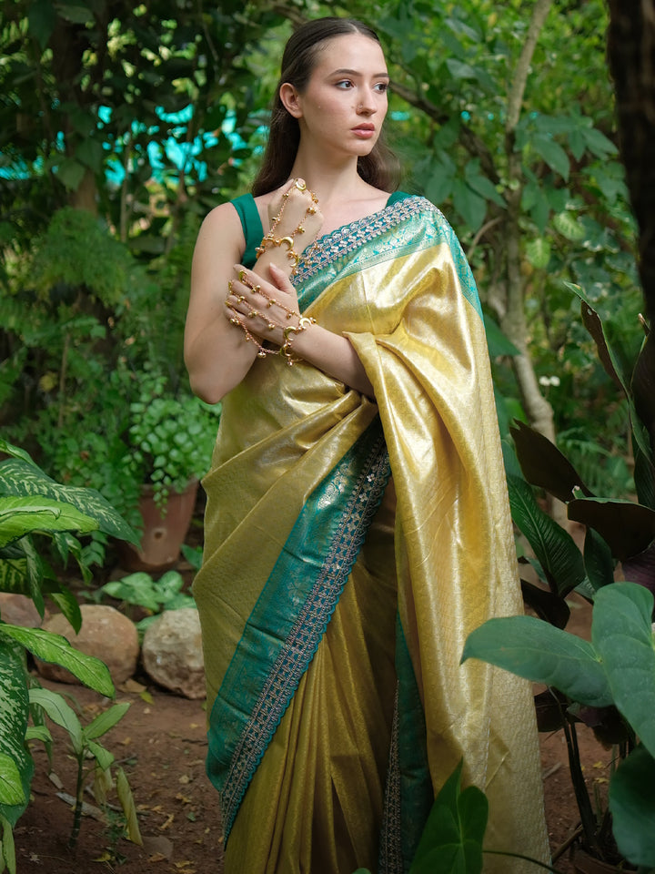 Green Woven Design Banarasi Silk Blend Saree With Unstitched Blouse Piece