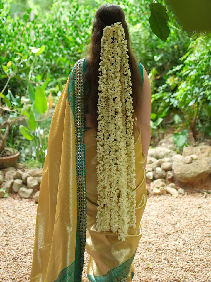 Green Woven Design Banarasi Silk Blend Saree With Unstitched Blouse Piece