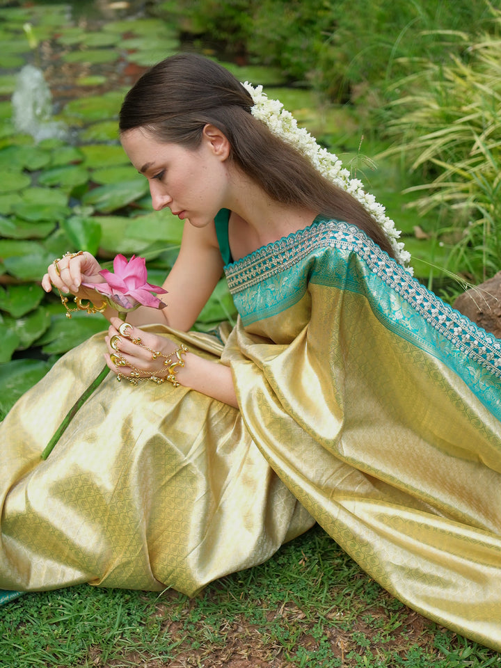 Green Woven Design Banarasi Silk Blend Saree With Unstitched Blouse Piece