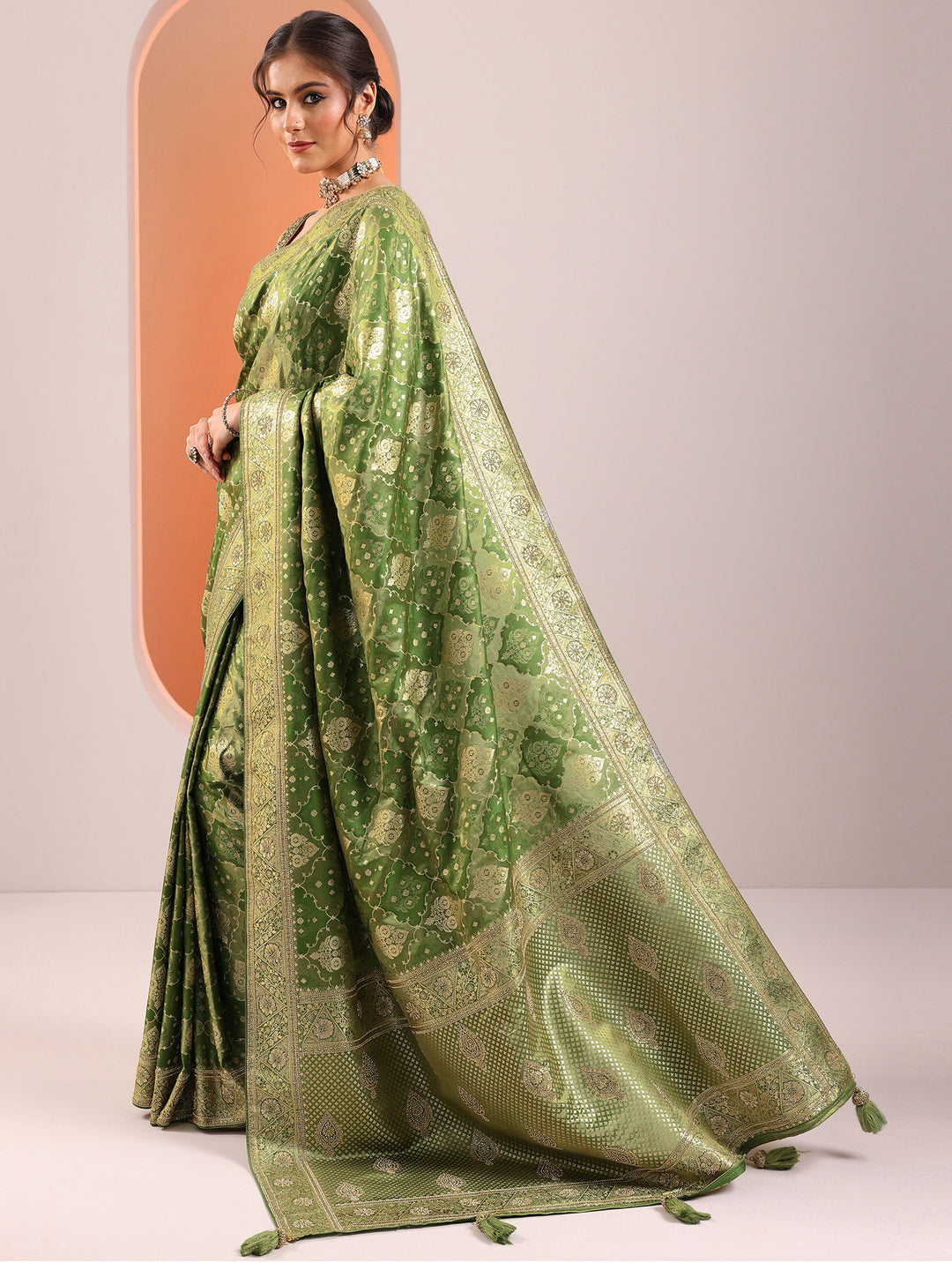 Green Woven Design Silk Blend Saree With Unstitched Blouse Piece