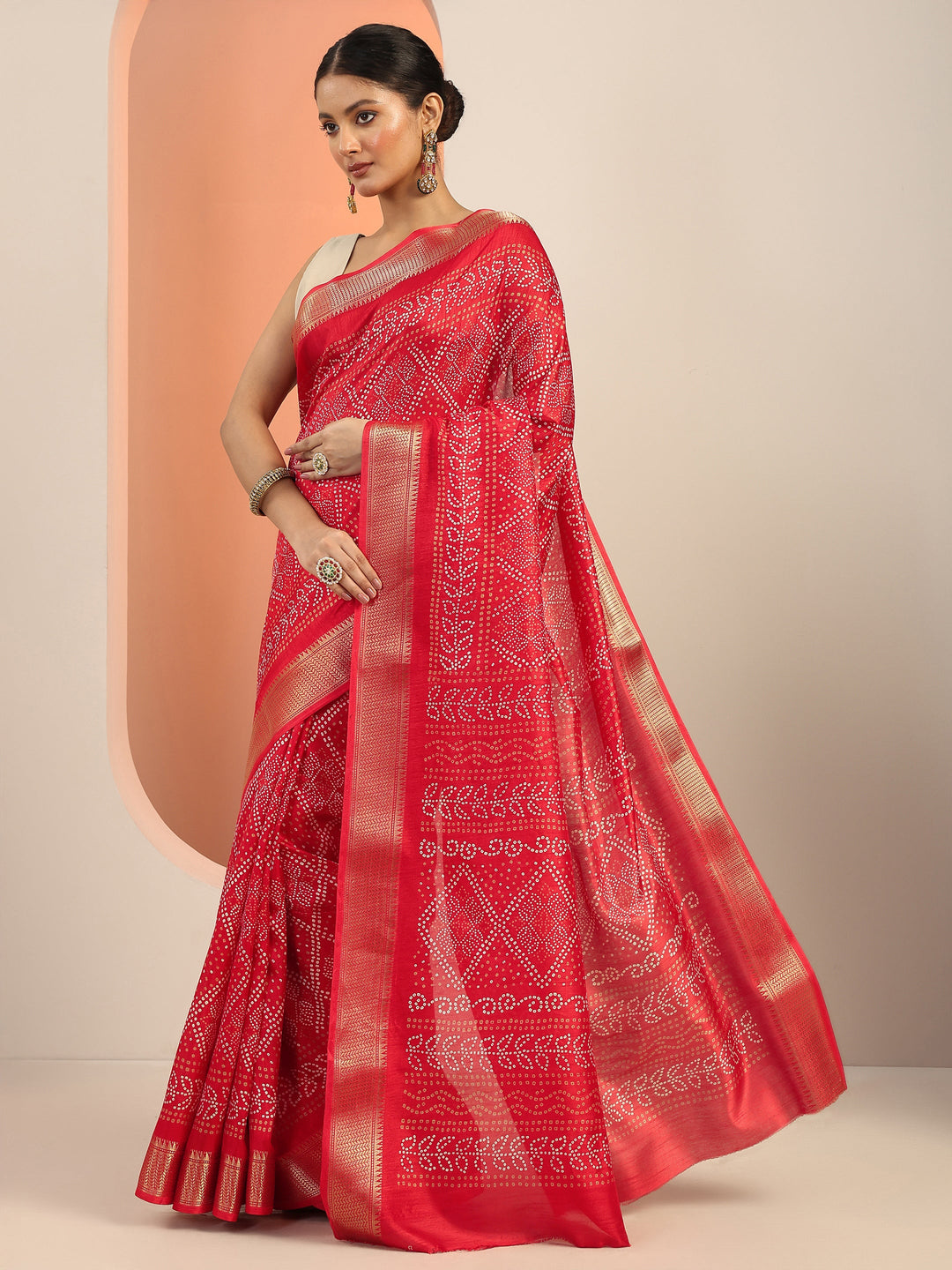 Red Printed Silk Blend Saree With Unstitched Blouse Piece