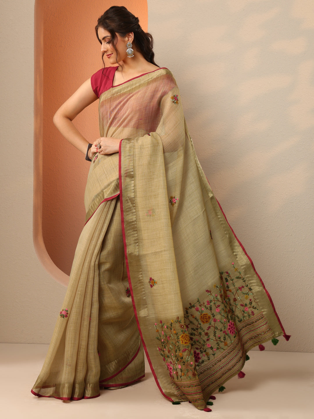 Green Embroidered Silk Blend Saree With Unstitched Blouse Piece