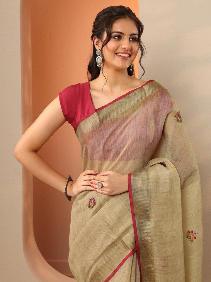 Green Embroidered Silk Blend Saree With Unstitched Blouse Piece