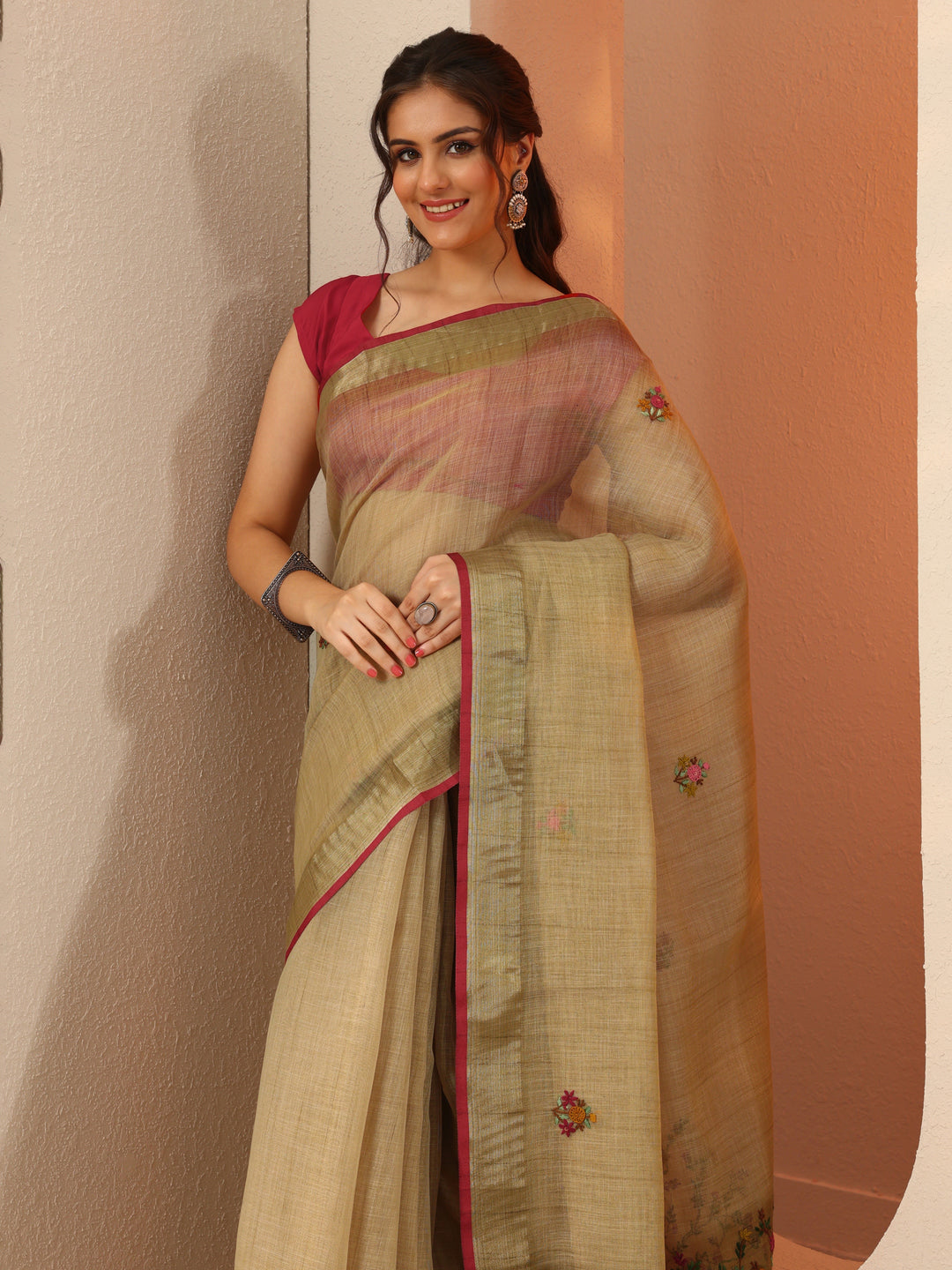 Green Embroidered Silk Blend Saree With Unstitched Blouse Piece