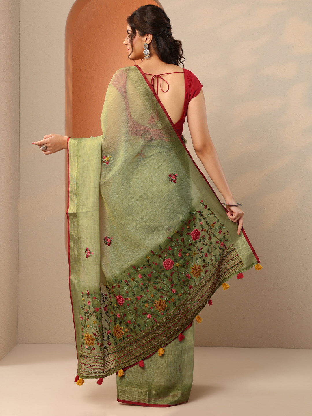 Olive Embroidered Silk Blend Saree With Unstitched Blouse Piece