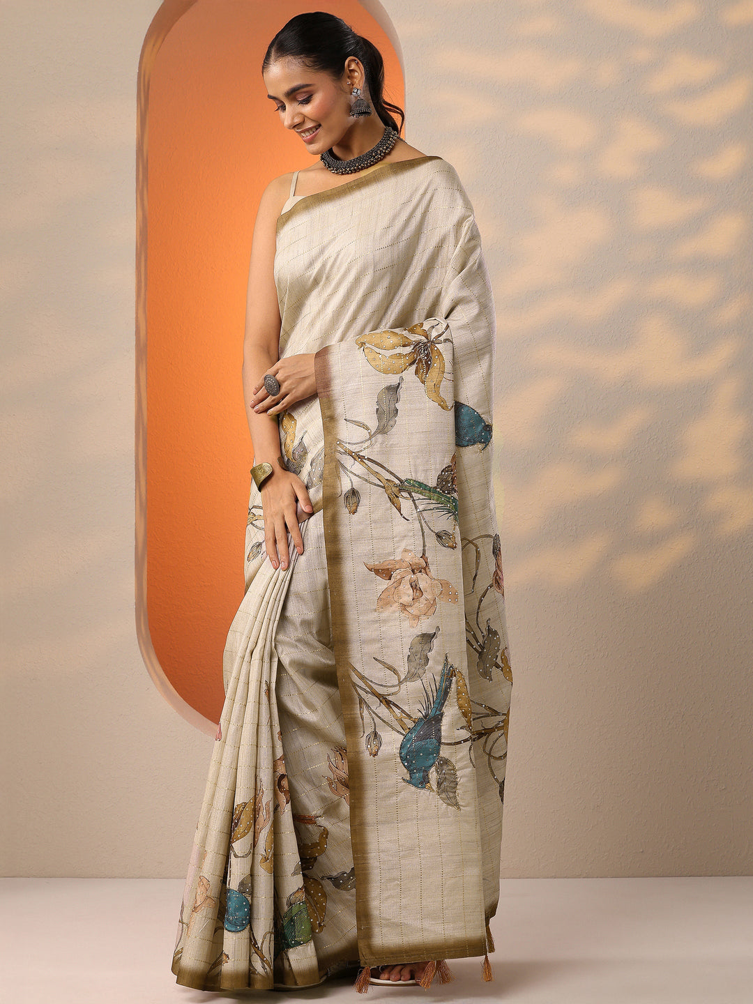Beige Printed Silk Blend Saree With Unstitched Blouse Piece