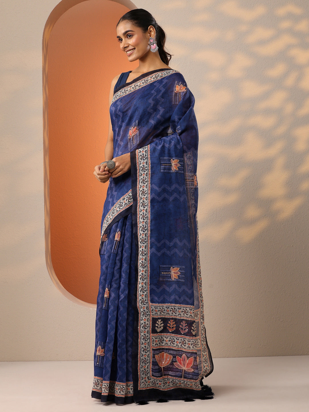 Navy Blue Printed Silk Blend Saree With Unstitched Blouse Piece