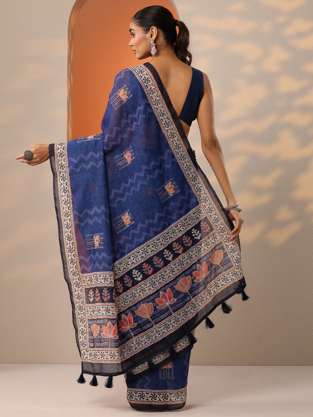 Navy Blue Printed Silk Blend Saree With Unstitched Blouse Piece