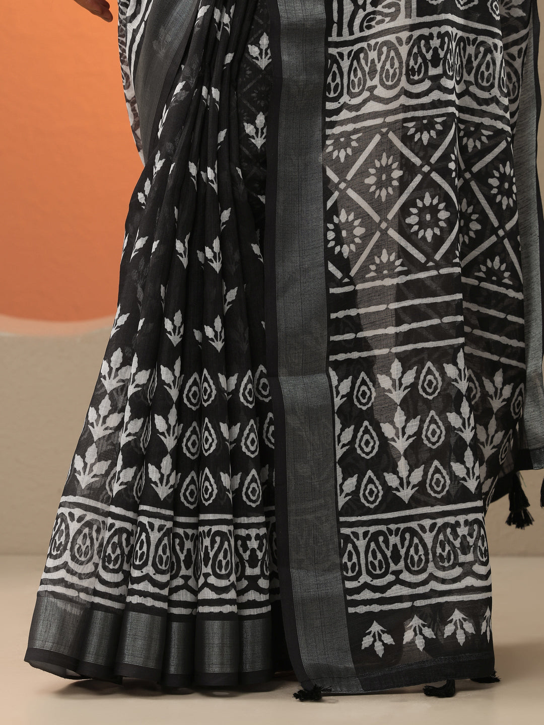 Black Printed Cotton Blend Saree With Unstitched Blouse Piece