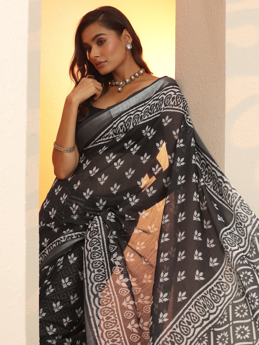 Black Printed Cotton Blend Saree With Unstitched Blouse Piece