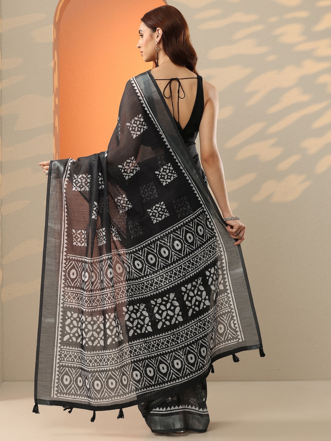 Black Printed Cotton Blend Saree With Unstitched Blouse Piece