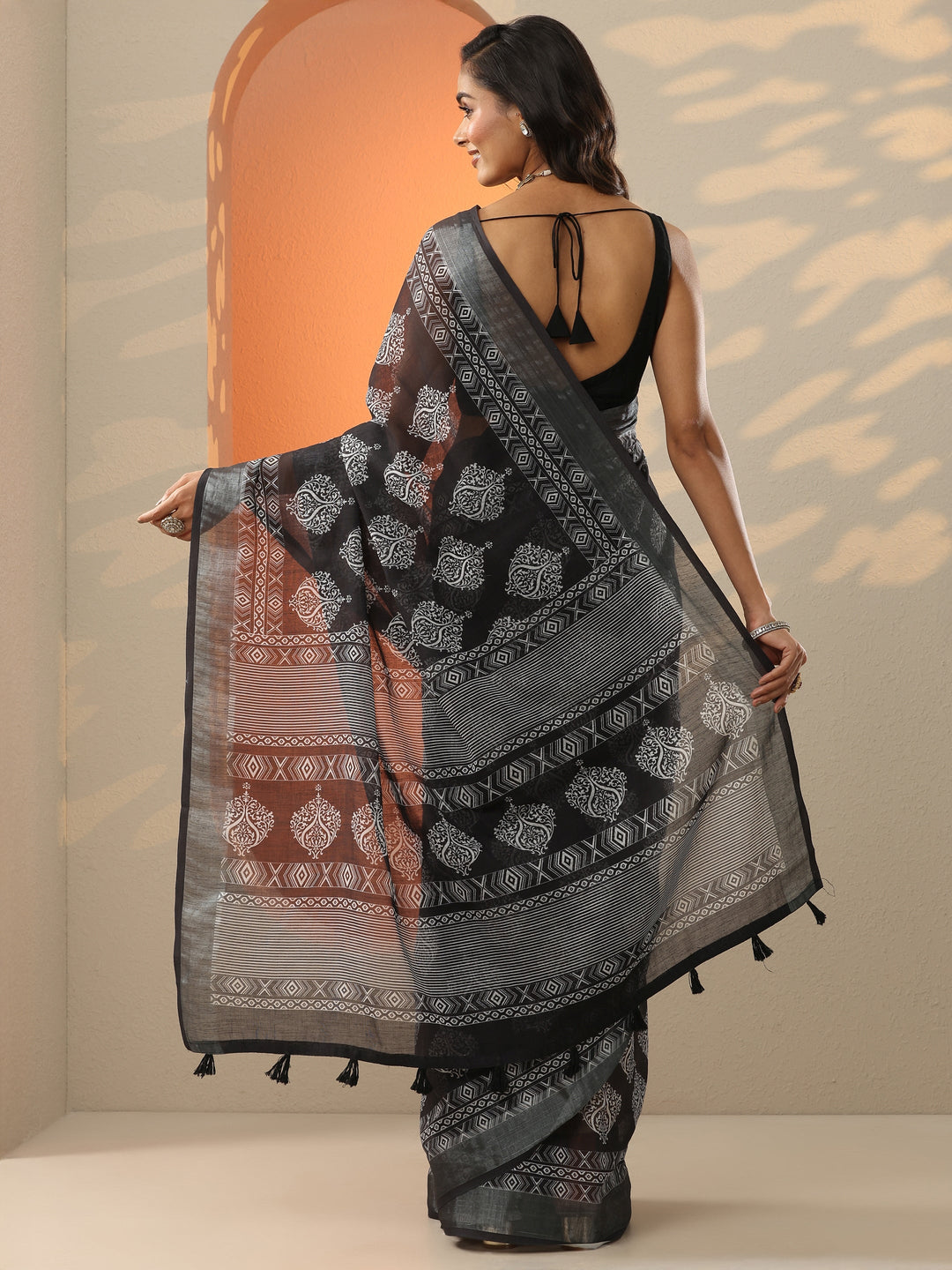 Black Jamdani Printed Cotton Blend Saree With Unstitched Blouse Piece