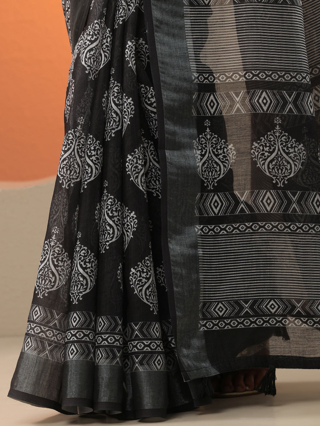 Black Jamdani Printed Cotton Blend Saree With Unstitched Blouse Piece