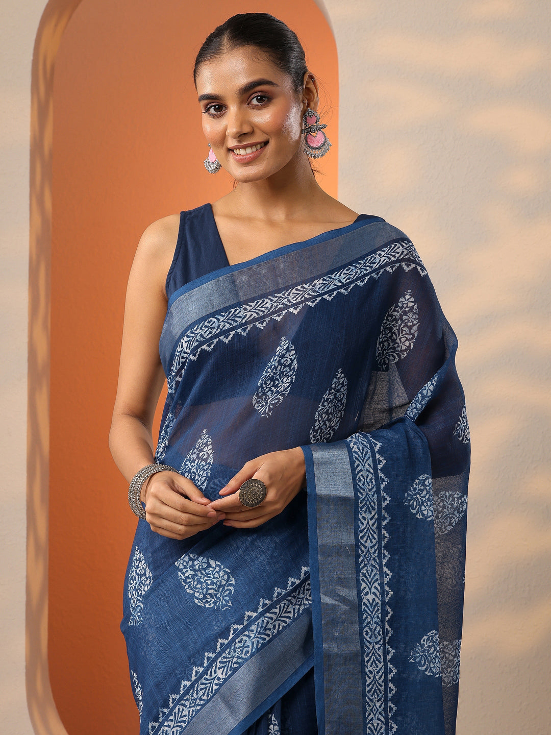 Blue Printed Cotton Blend Saree With Unstitched Blouse Piece