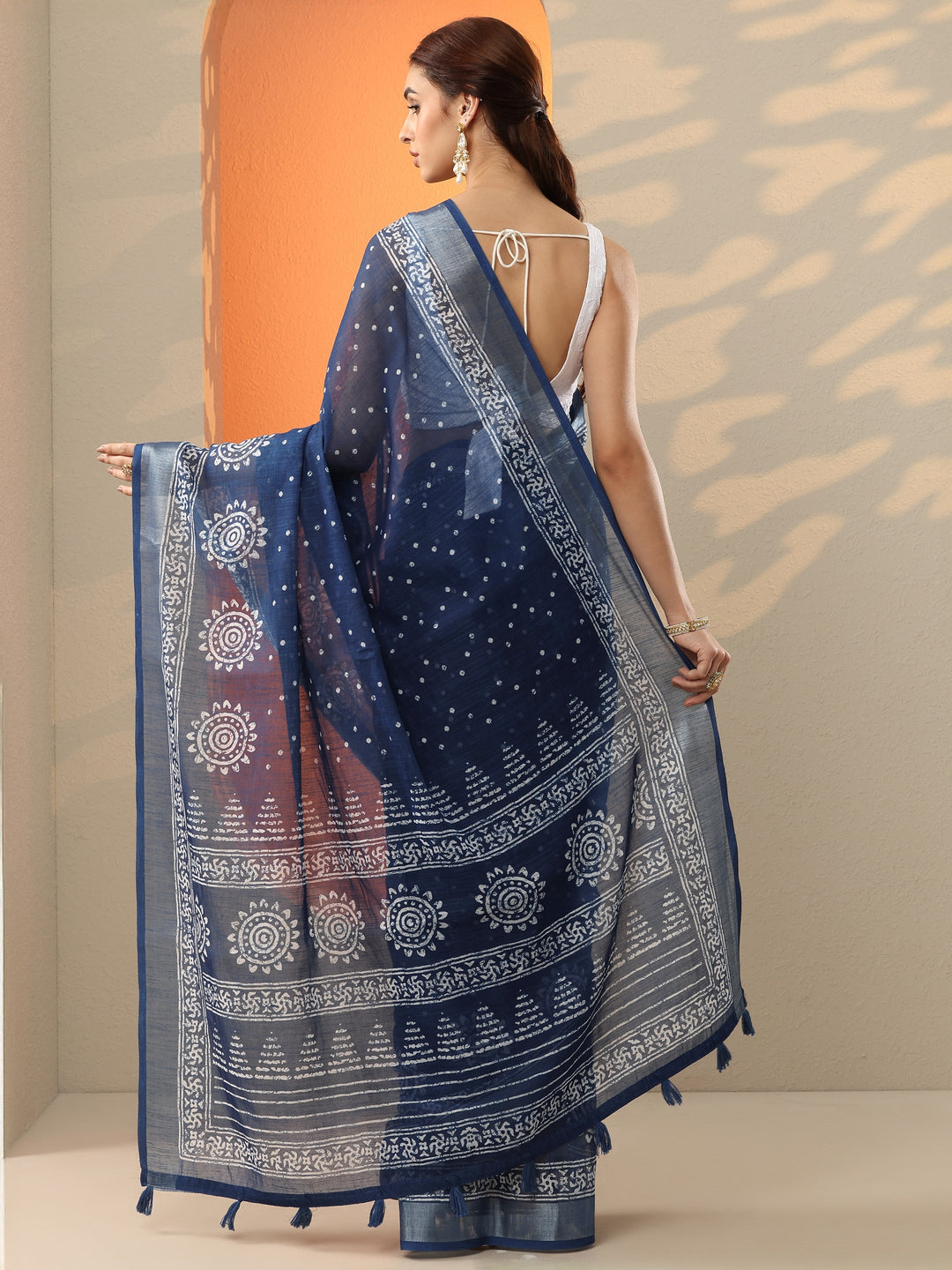 Blue Printed Cotton Blend Saree With Unstitched Blouse Piece