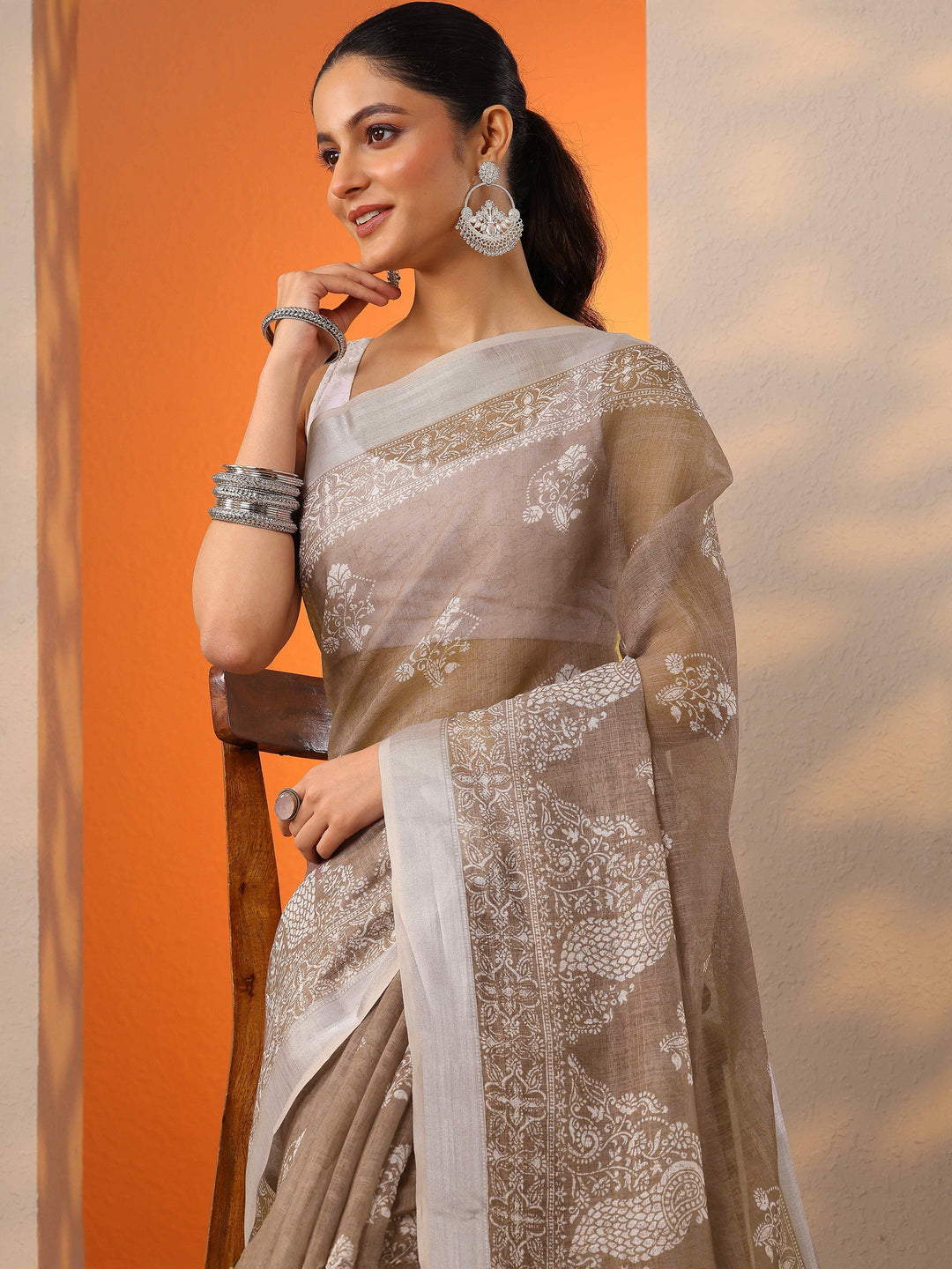 Brown Printed Cotton Blend Saree With Unstitched Blouse Piece