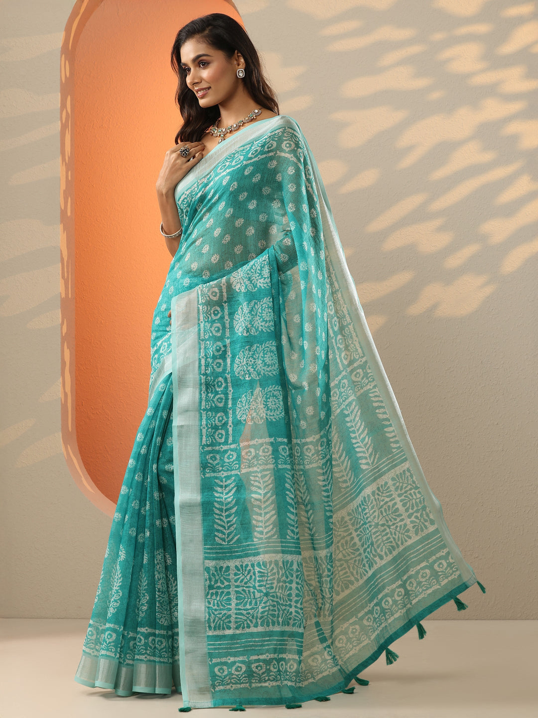 Blue Printed Cotton Blend Saree With Unstitched Blouse Piece