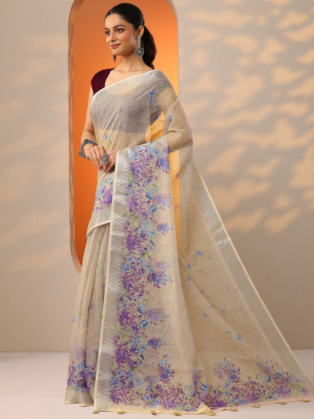 Cream Printed Cotton Blend Saree With Unstitched Blouse Piece