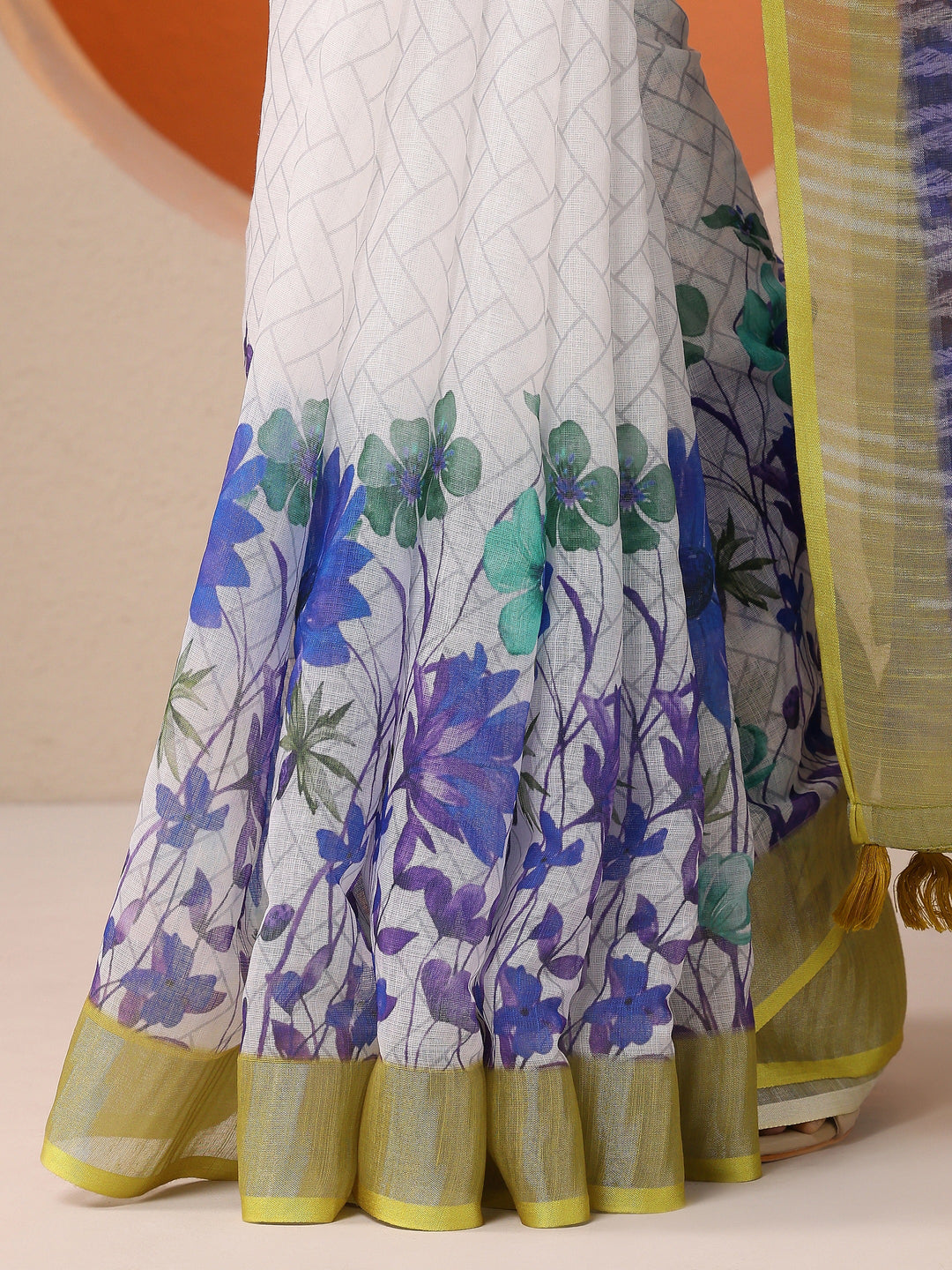 White Printed Cotton Blend Saree With Unstitched Blouse Piece