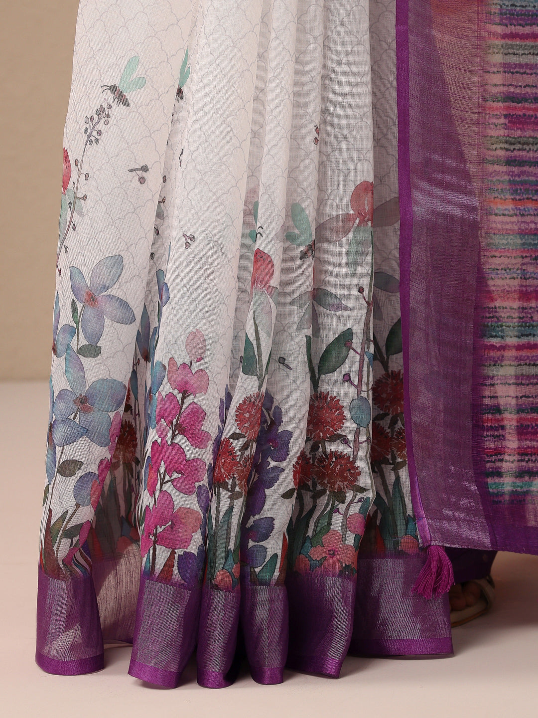 White Printed Cotton Blend Saree With Unstitched Blouse Piece