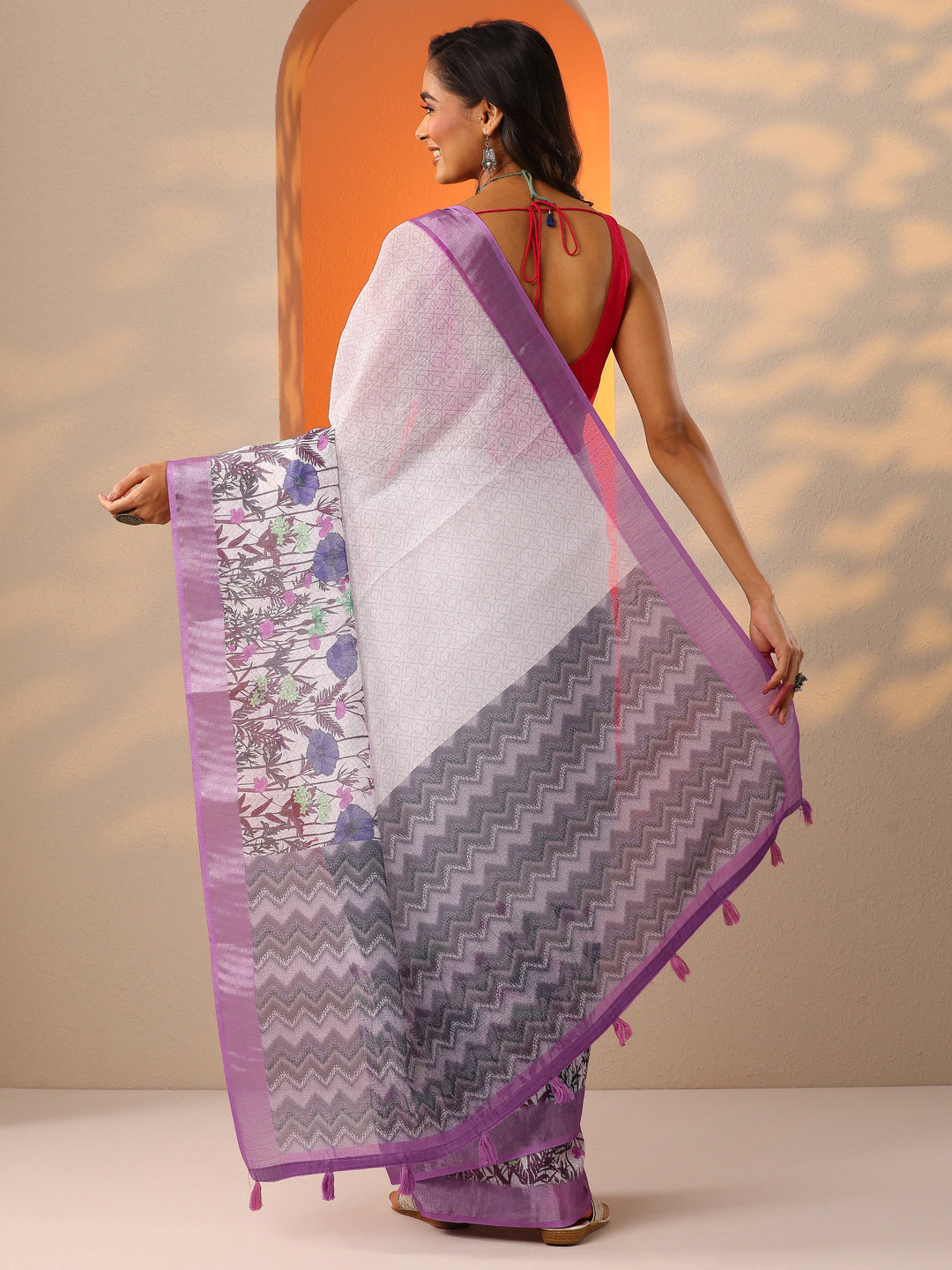 White Printed Cotton Blend Saree With Unstitched Blouse Piece