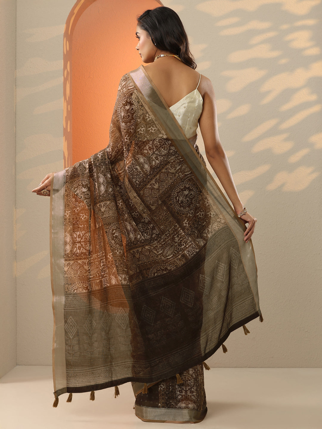 Brown Printed Cotton Blend Saree With Unstitched Blouse Piece