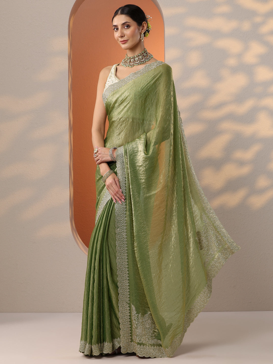 Green Embroidered Organza Saree With Unstitched Blouse Piece