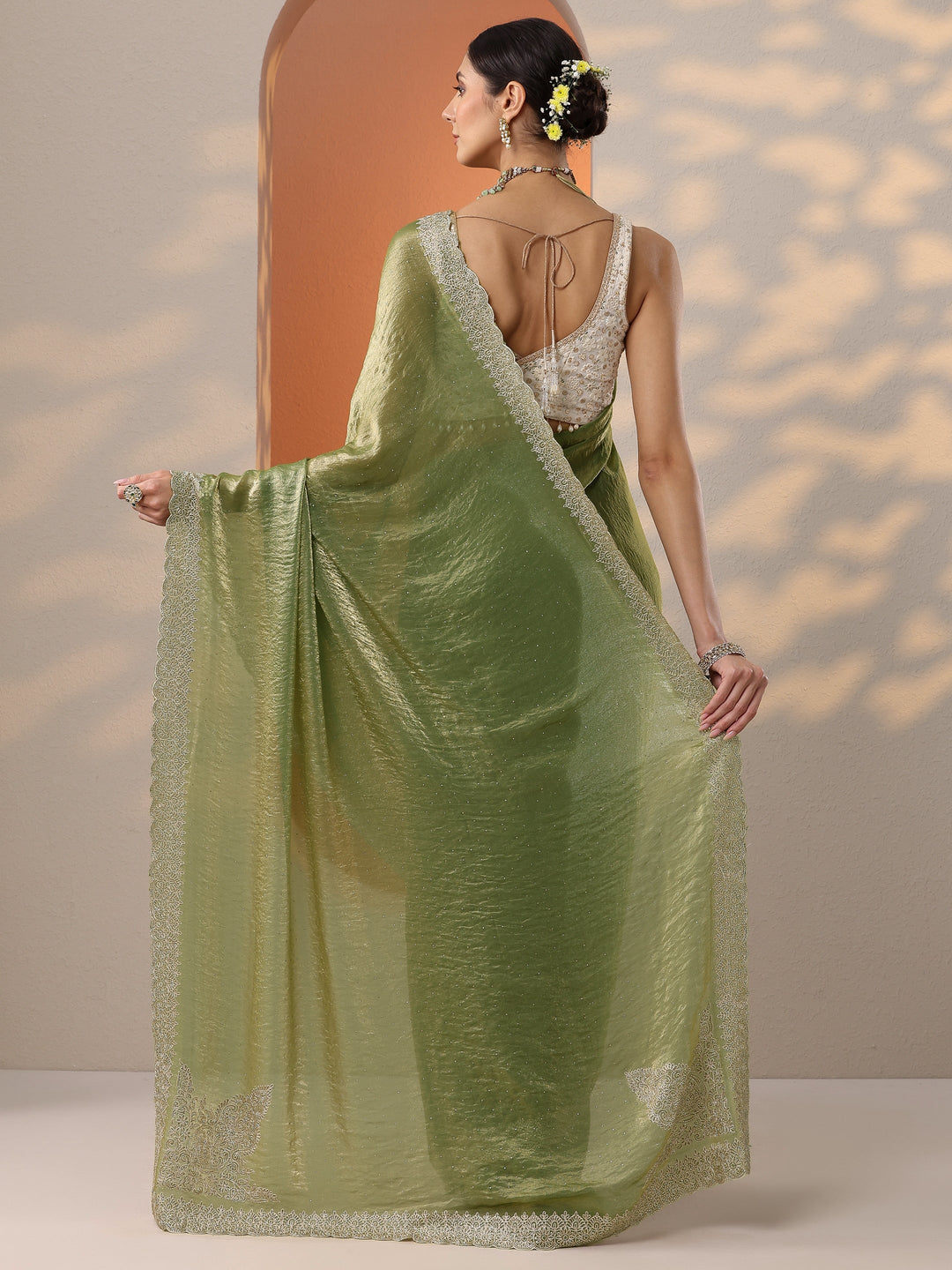 Green Embroidered Organza Saree With Unstitched Blouse Piece