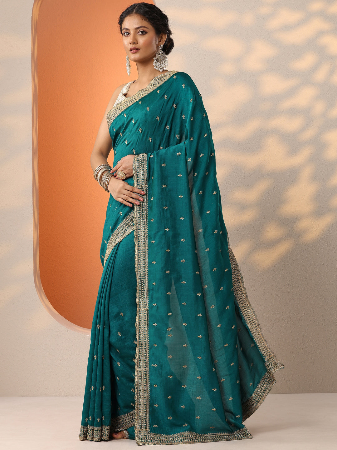Blue Embellished Silk Blend Saree With Unstitched Blouse Piece