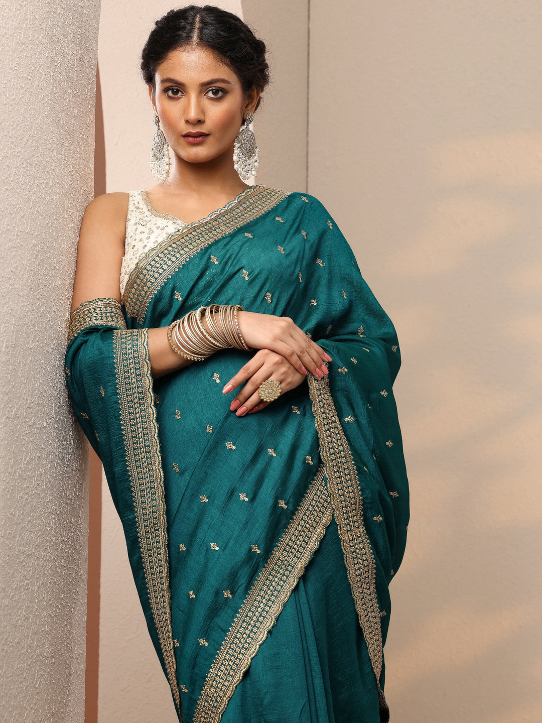 Blue Embellished Silk Blend Saree With Unstitched Blouse Piece