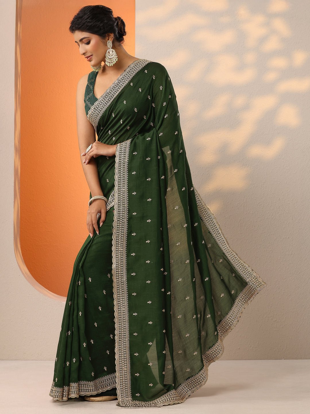 Green Embellished Silk Blend Saree With Unstitched Blouse Piece