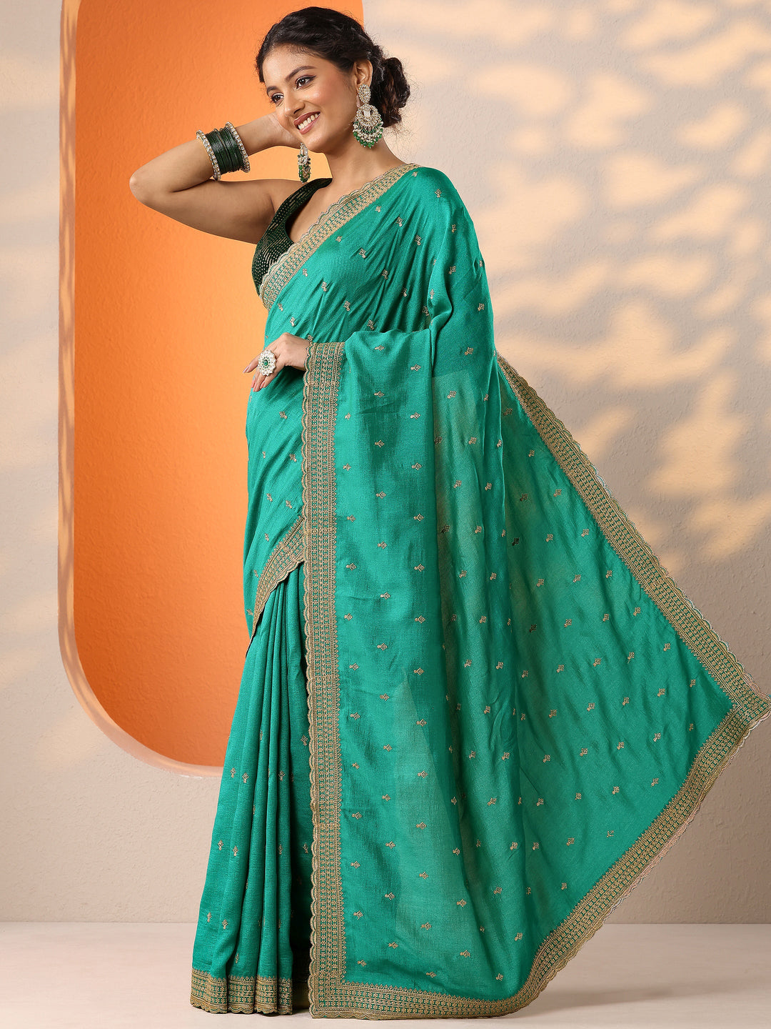 Green Embellished Silk Blend Saree With Unstitched Blouse Piece