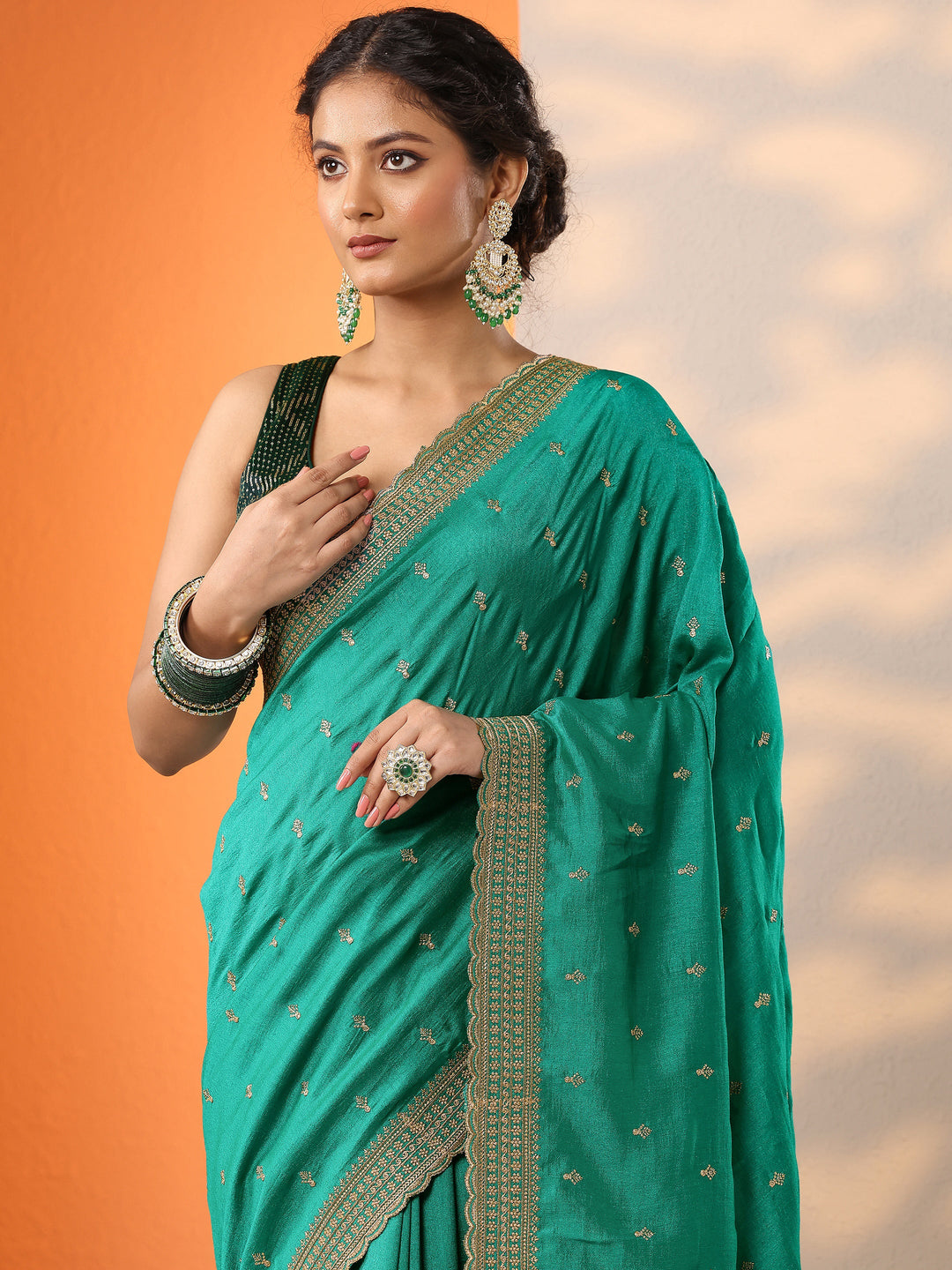 Green Embellished Silk Blend Saree With Unstitched Blouse Piece