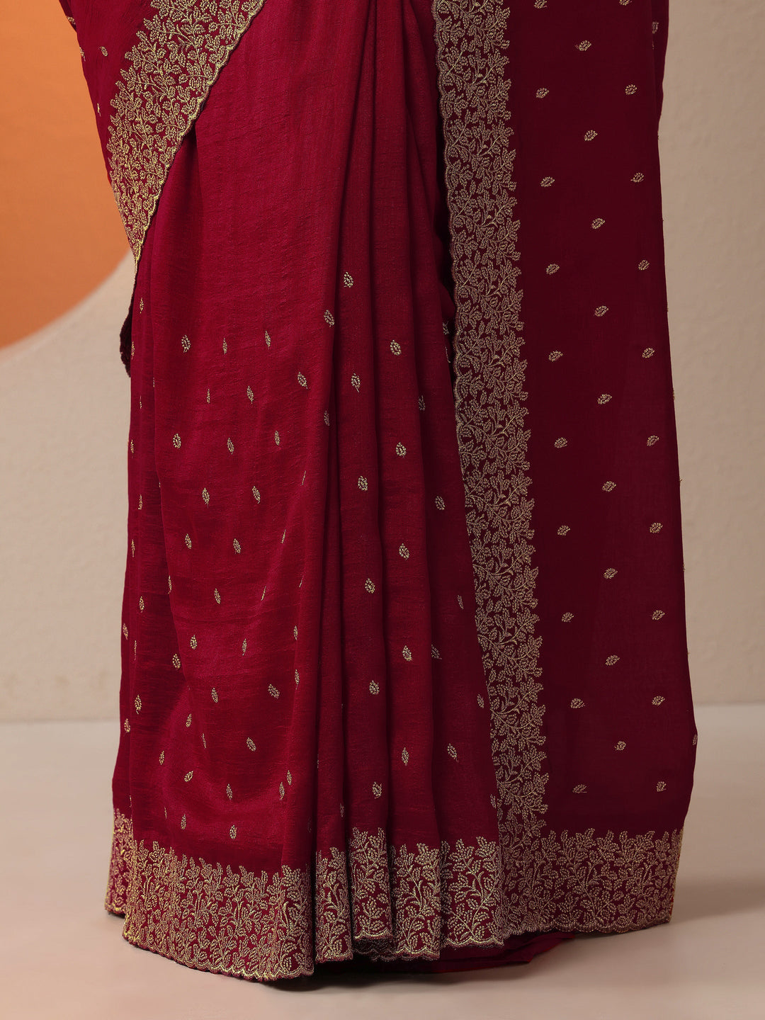 Red Embellished Silk Blend Saree With Unstitched Blouse Piece
