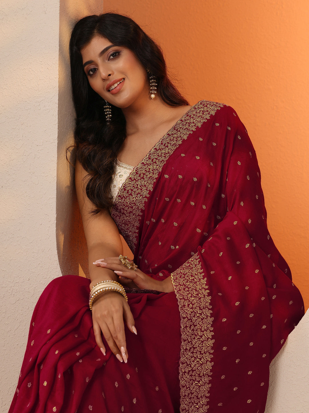 Red Embellished Silk Blend Saree With Unstitched Blouse Piece
