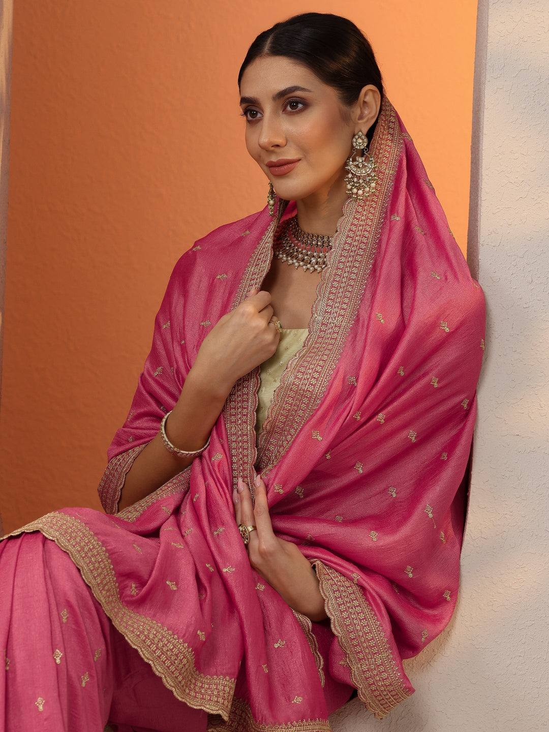 Pink Embellished Silk Blend Saree With Unstitched Blouse Piece