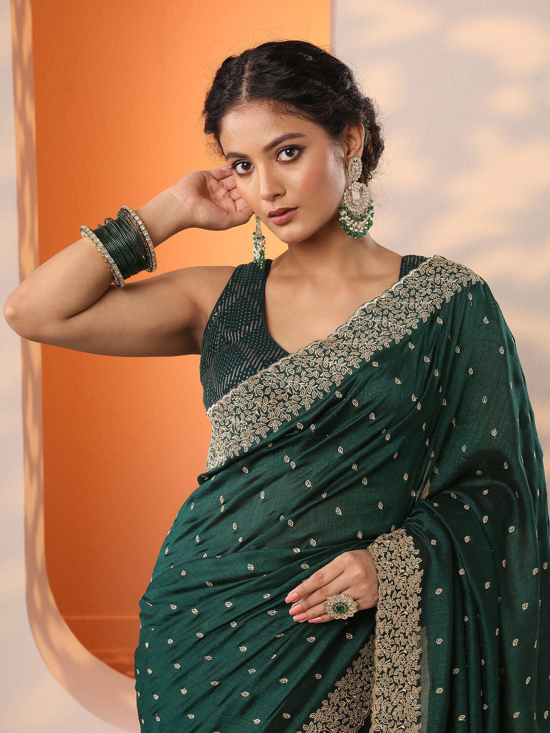 Green Embellished Silk Blend Saree With Unstitched Blouse Piece