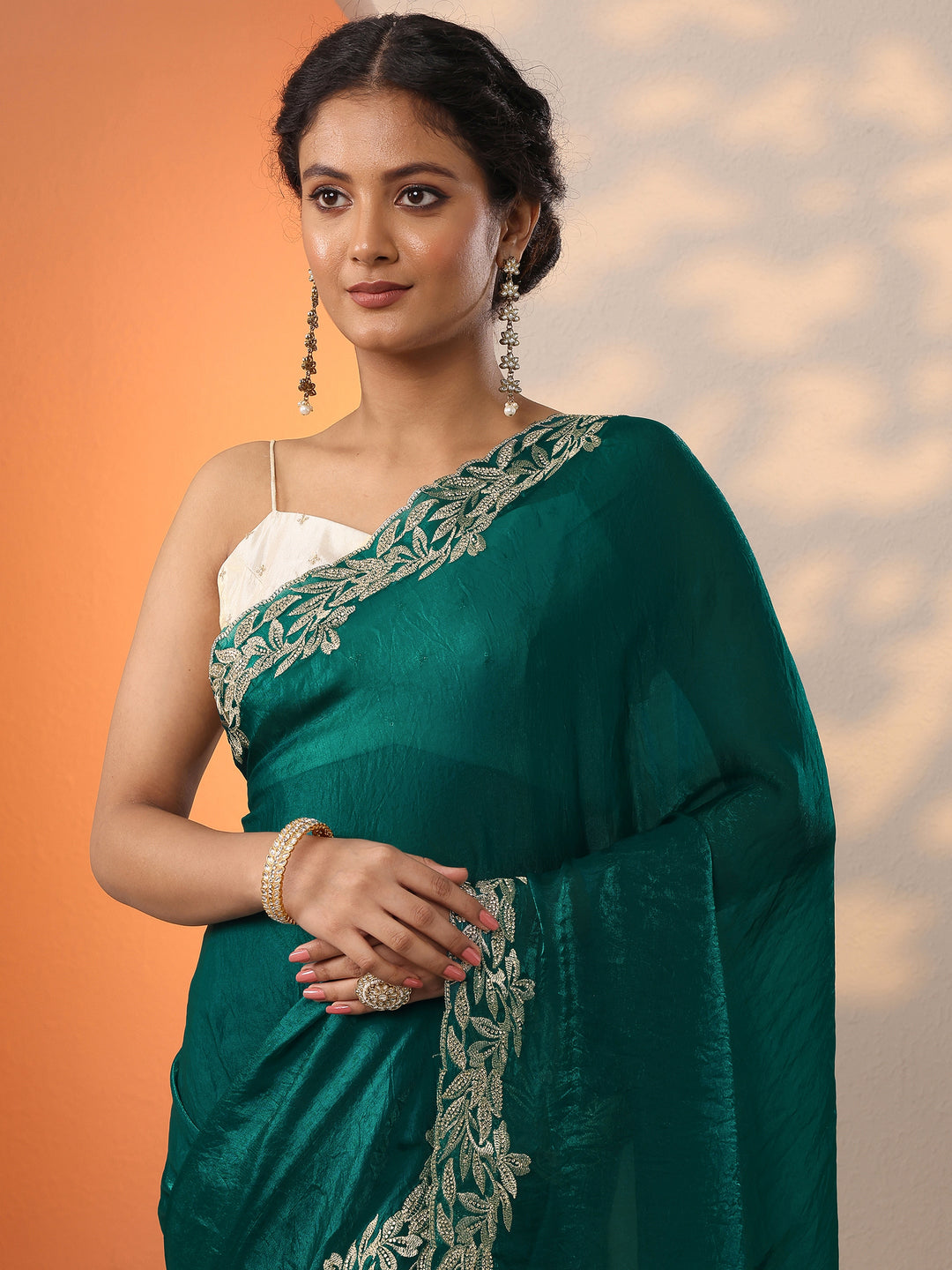 Green Embroidered Organza Saree With Unstitched Blouse Piece