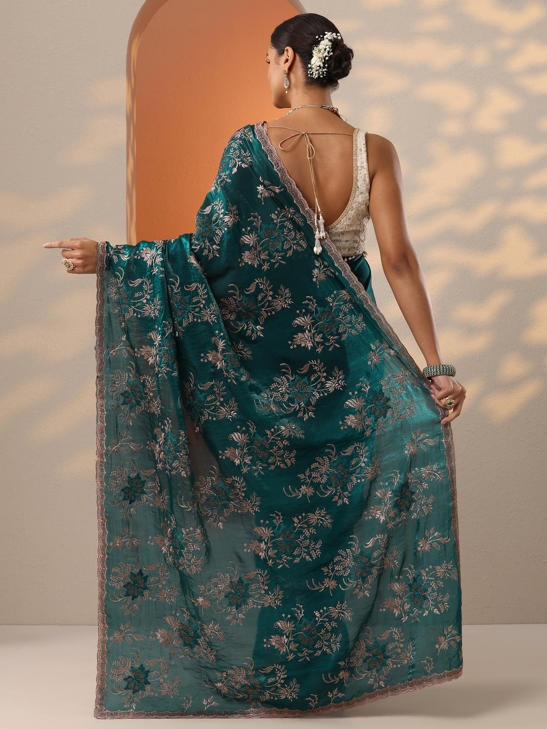 Green Embroidered Organza Saree With Unstitched Blouse Piece