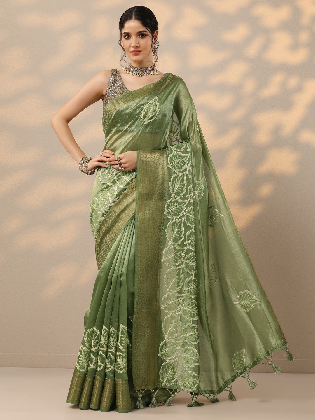 Green Embroidered Silk Blend Saree With Unstitched Blouse Piece