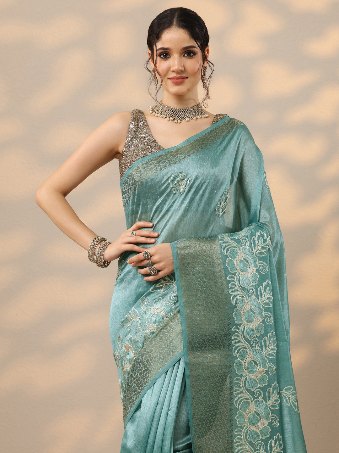 Blue Embroidered Silk Blend Saree With Unstitched Blouse Piece