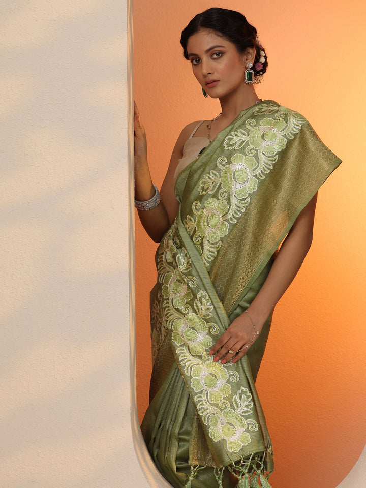 Green Embroidered Silk Blend Saree With Unstitched Blouse Piece