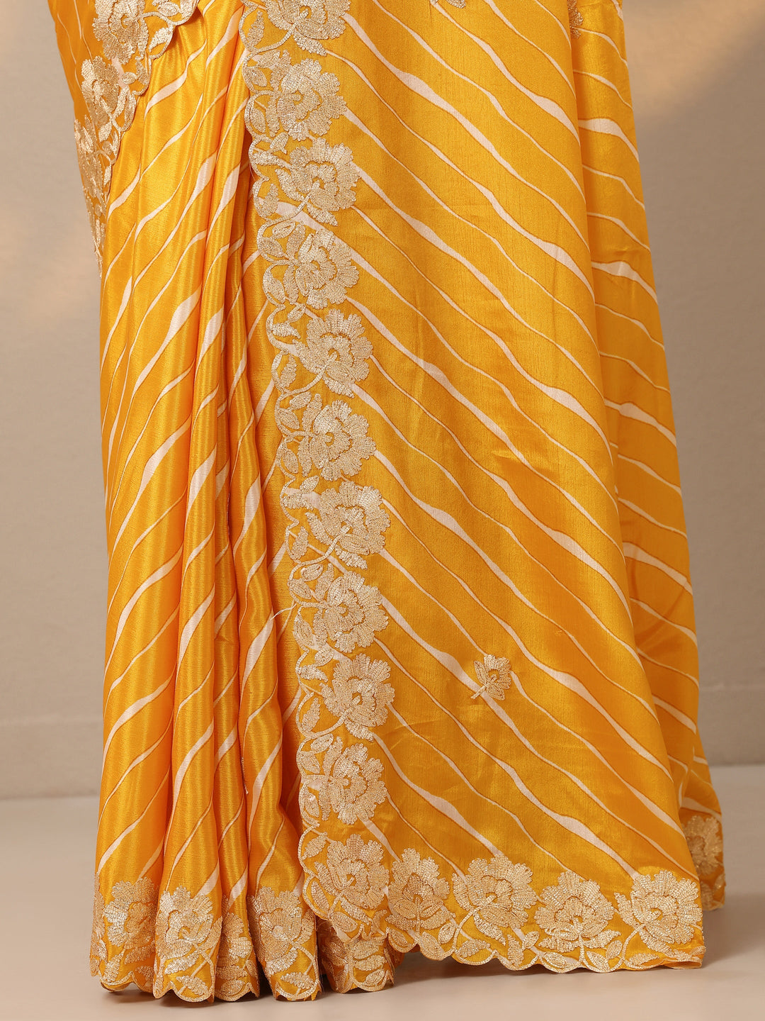 Mustard Leheriya Printed Chinon Saree With Unstitched Blouse Piece
