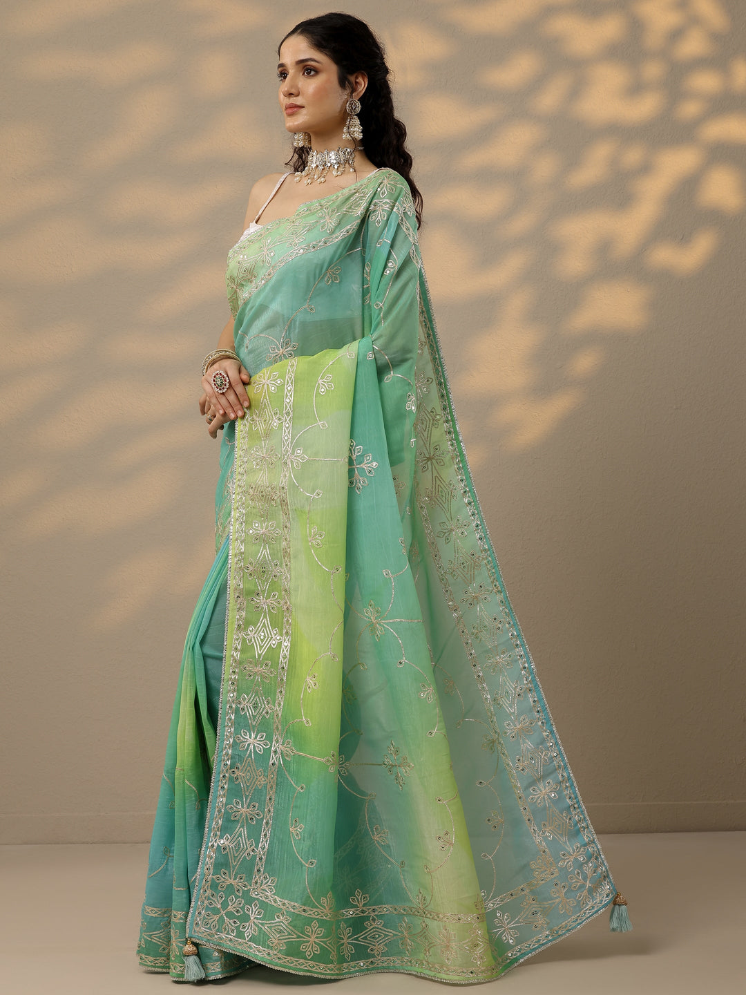 Green Embroidered Organza Saree With Unstitched Blouse Piece