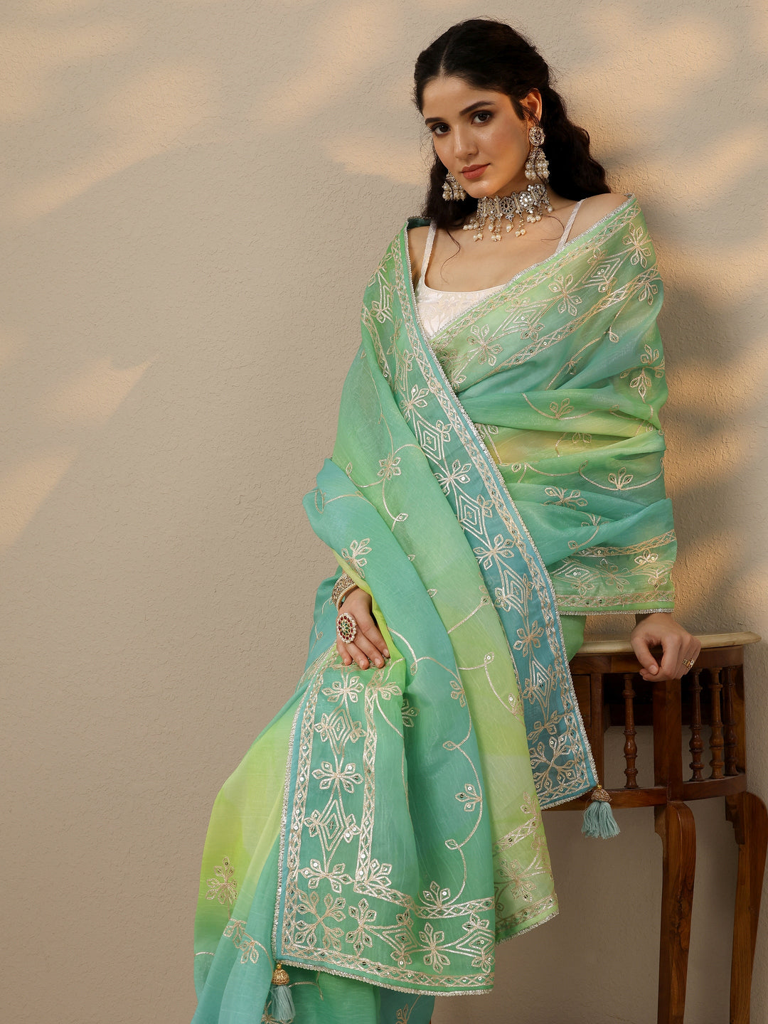 Green Embroidered Organza Saree With Unstitched Blouse Piece
