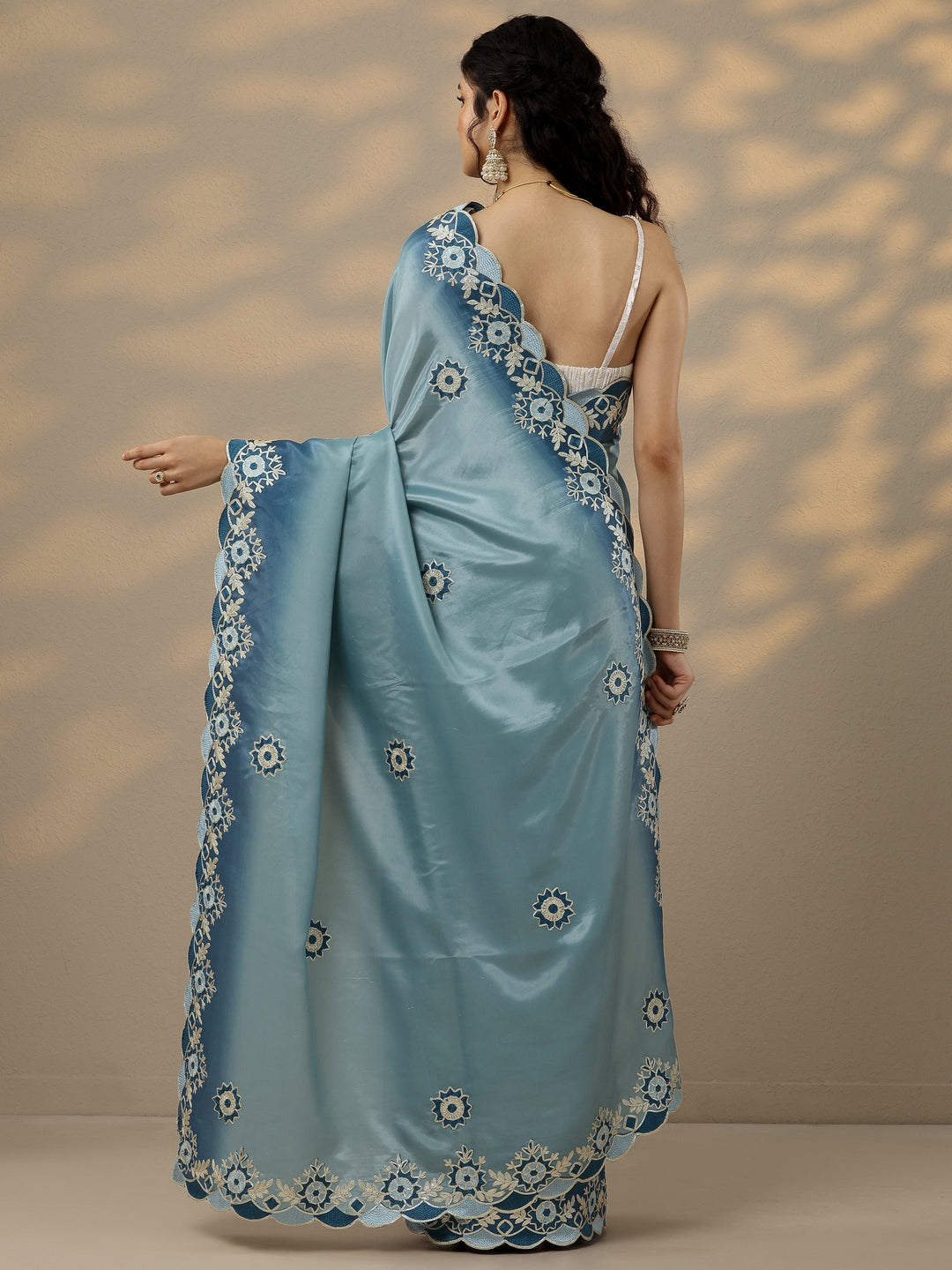 Blue Embroidered Silk Blend Saree With Unstitched Blouse Piece