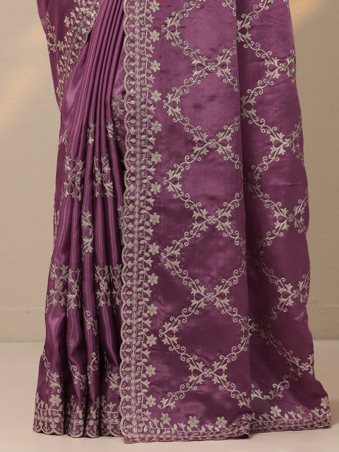 Mauve Embroidered Silk Blend Saree With Unstitched Blouse Piece